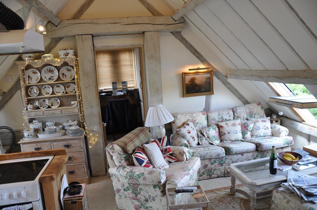 The Old Barn Apartment North Stoke Room photo